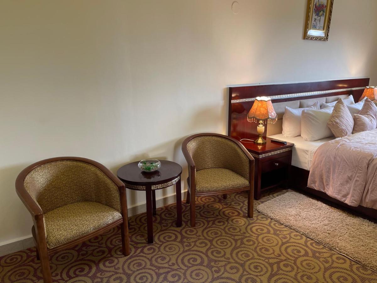 Boulevard Palace Hotel Monrovia Kültér fotó