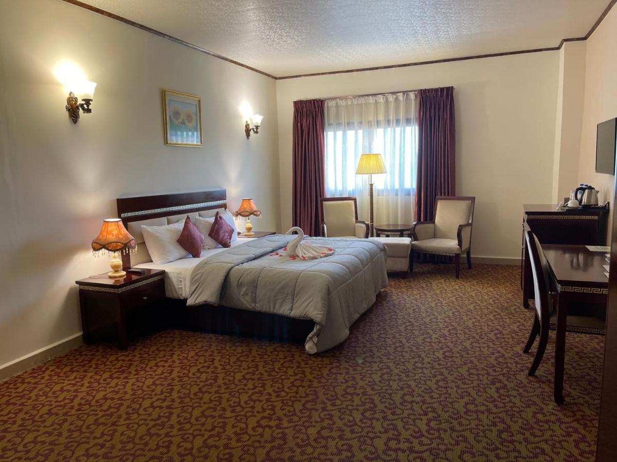 Boulevard Palace Hotel Monrovia Kültér fotó