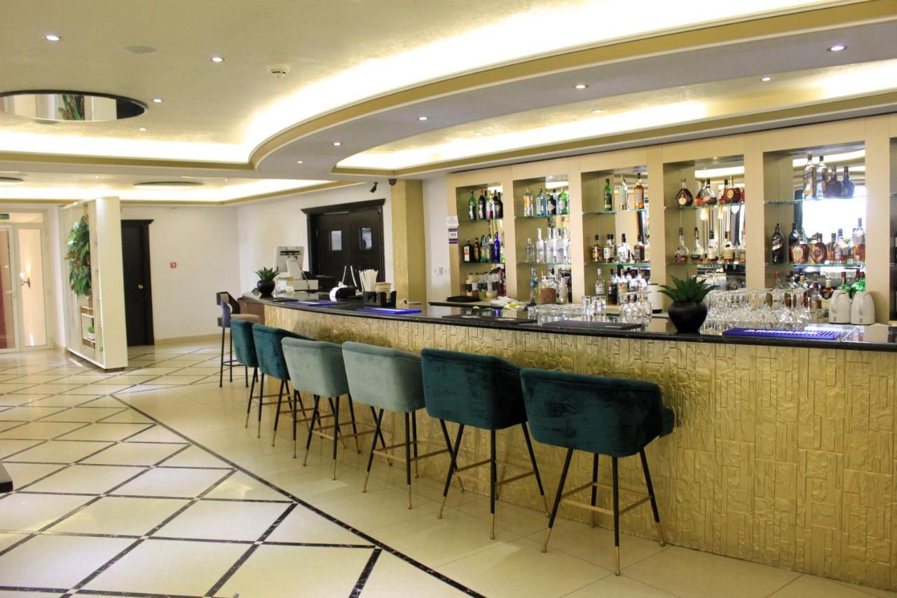 Boulevard Palace Hotel Monrovia Kültér fotó