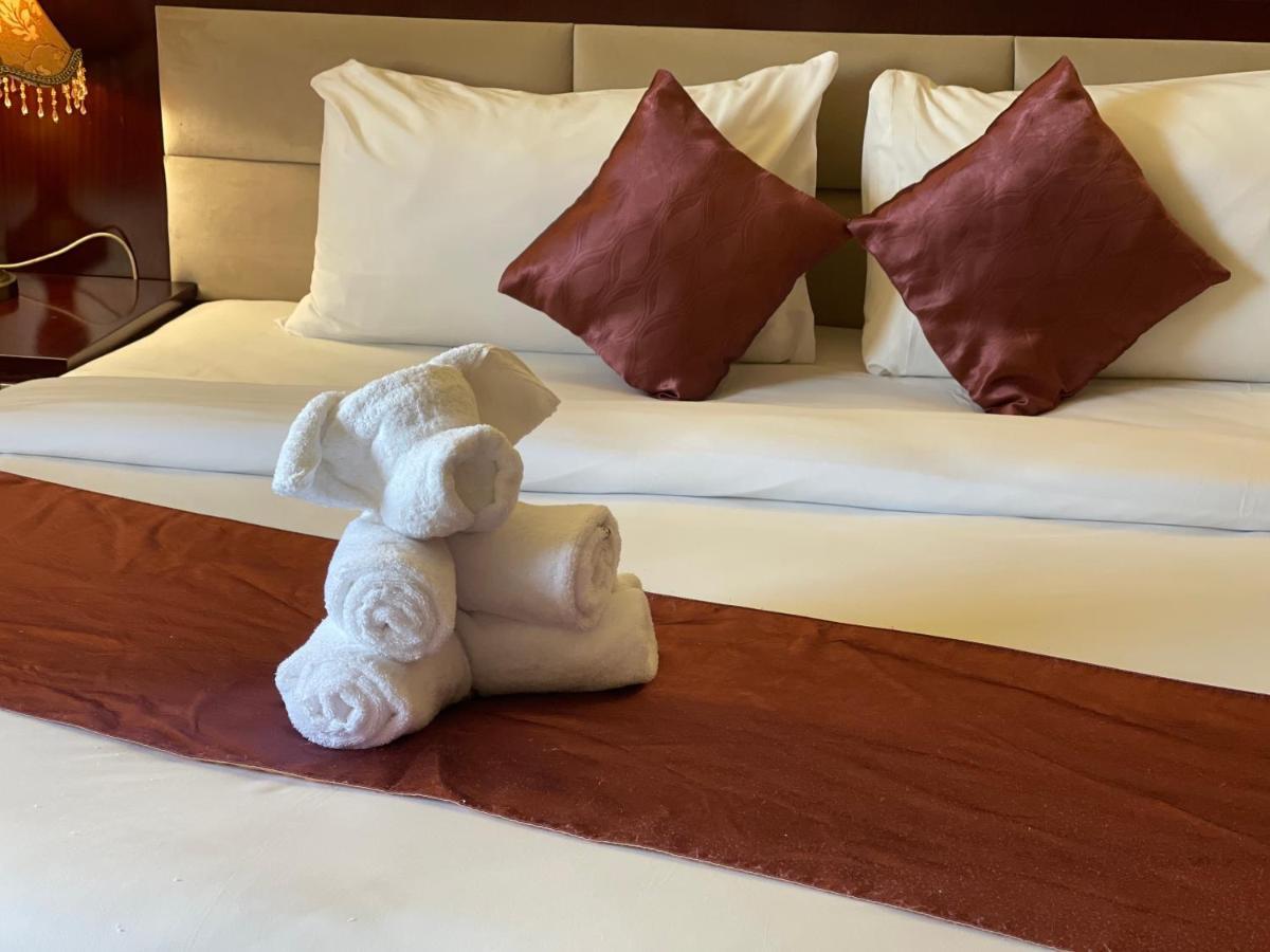 Boulevard Palace Hotel Monrovia Kültér fotó