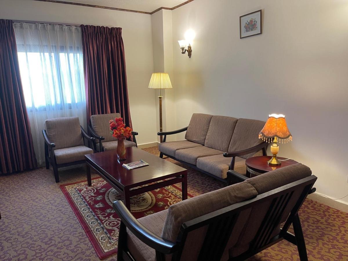 Boulevard Palace Hotel Monrovia Kültér fotó