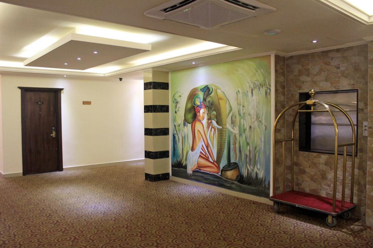 Boulevard Palace Hotel Monrovia Kültér fotó